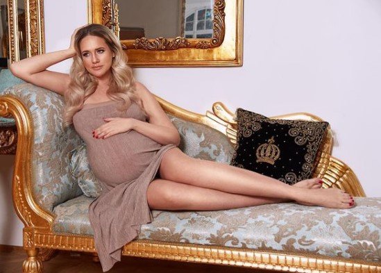 Sarah Knappik postet ein Schwangerschafts-Foto von sich auf ihren Instagram-Profil. I Quelle: instagram.com/SarahKnappik