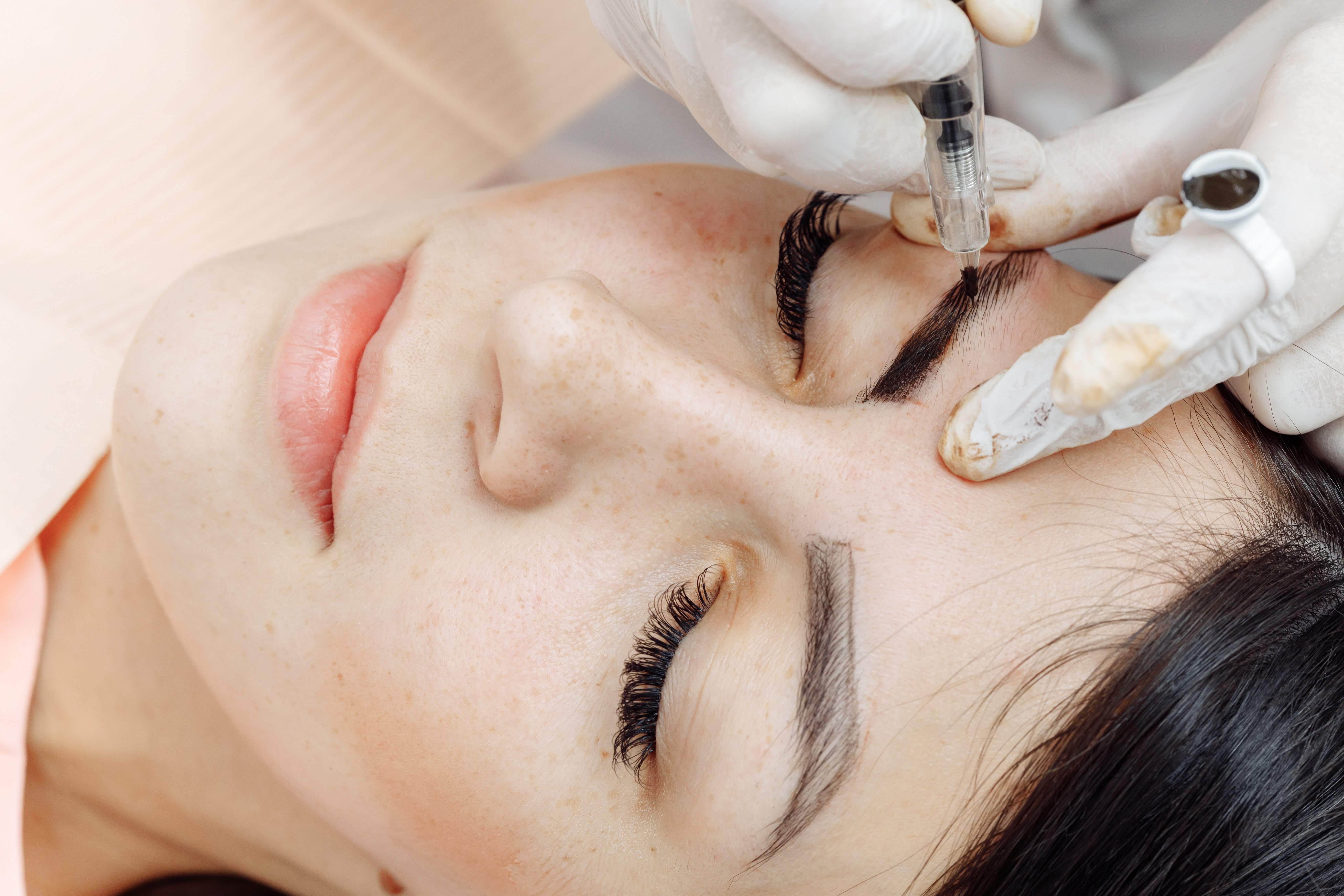 Woman undergoing microblading. | Source: Getty Images