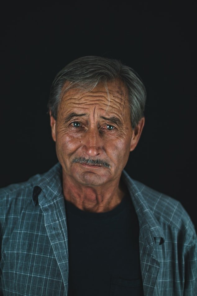 Un homme au visage ridé. l Source : Unsplash