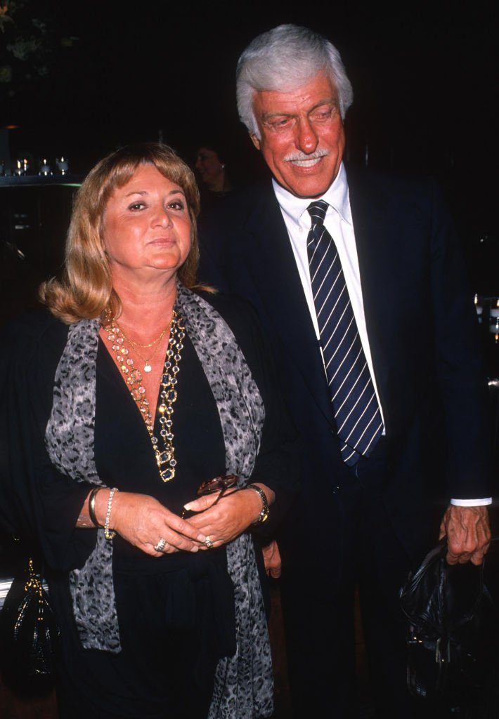 Dick Van Dyke and Michelle Triola attend Tiffany's Cocktail Party at Tiffany's in New York City on May 3, 1990. | Photo: Getty Images