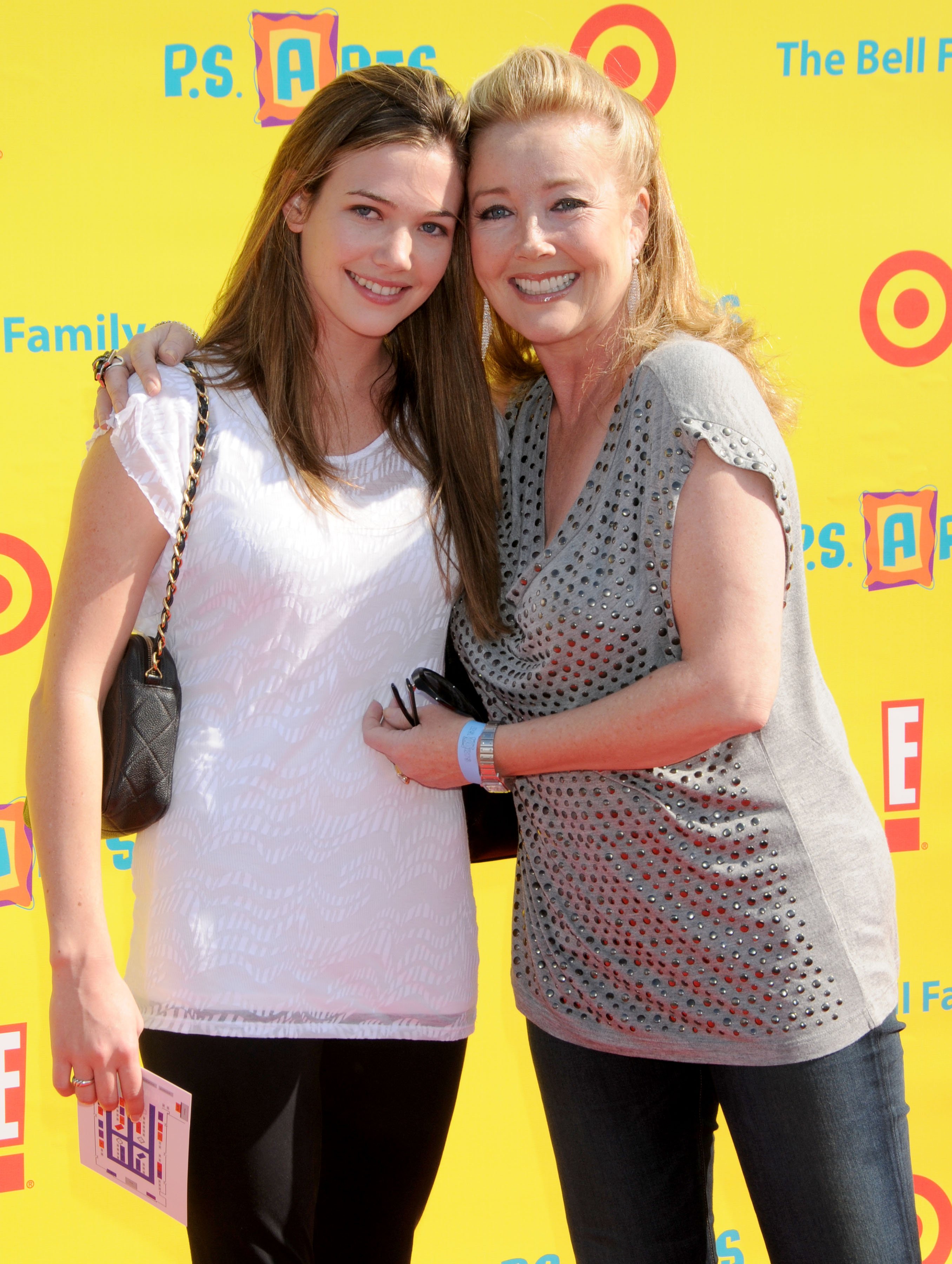Melody Thomas Scott and their daughter at the Creative Arts Fair Supporting P.S. Arts on November 7, 2010, in Santa Monica, California. | Source: Gregg DeGuire/FilmMagic/Getty Images