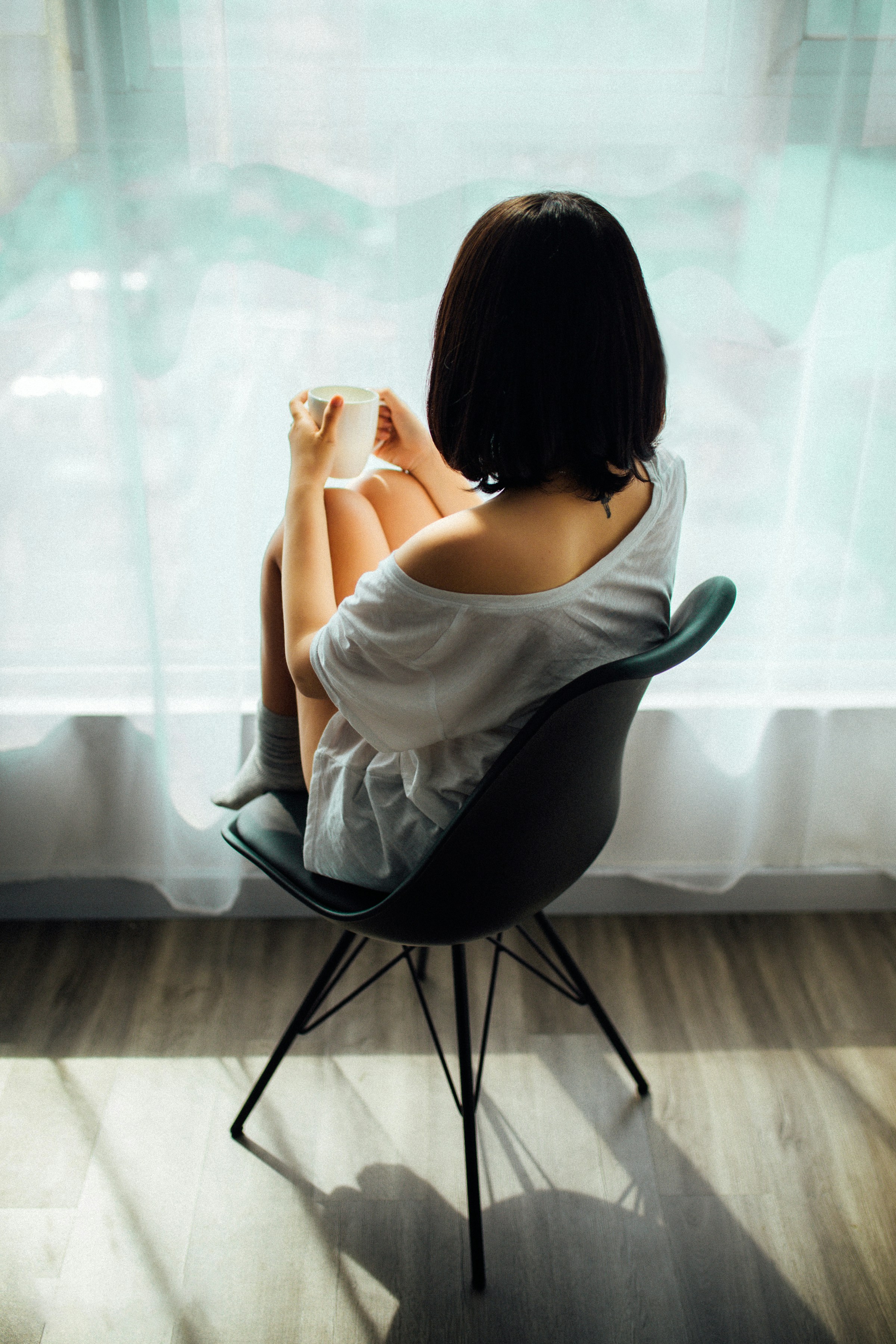 A woman sitting and looking out the window | Source: Unsplash