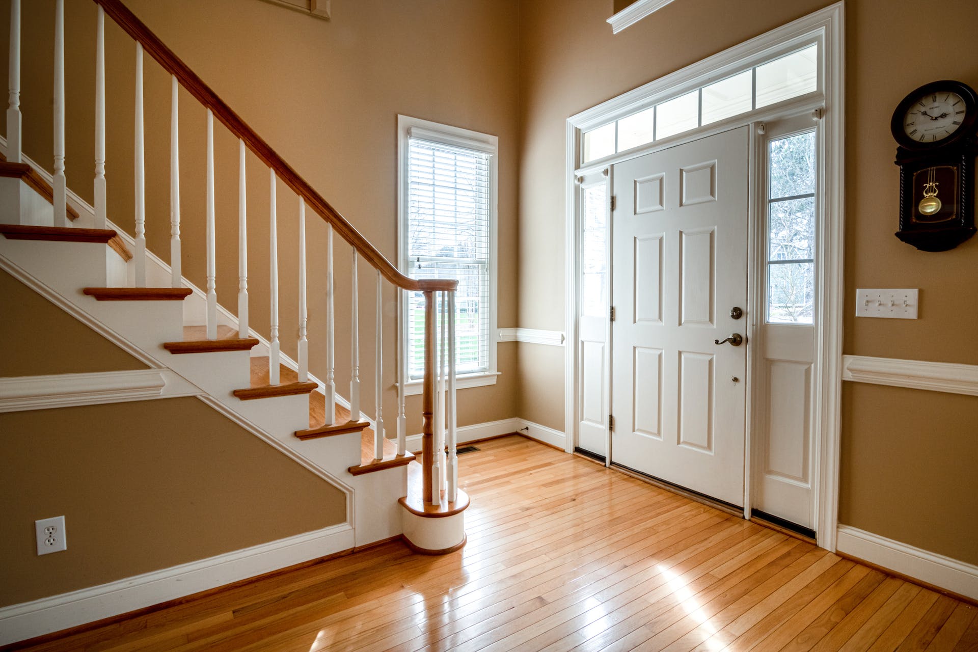 Interior of a house showing the front door | Source: Pexels