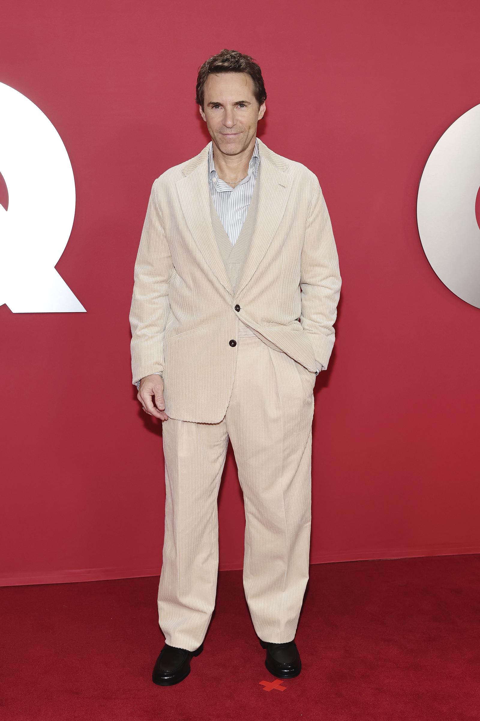 At the 2025 GQ Men of the Year party in Los Angeles, Nivola embraced a more relaxed but refined look. Wearing a cream corduroy suit over a beige sweater and striped shirt, he topped off the ensemble with tousled hair and a subtle smile, showing the evolution of his personal style.
