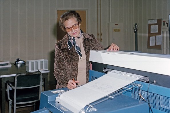  NASA space scientist, and mathematician Katherine Johnson poses for a portrait at work at NASA Langley Research Center in 1980 in Hampton, Virginia. | Photo: Getty Images