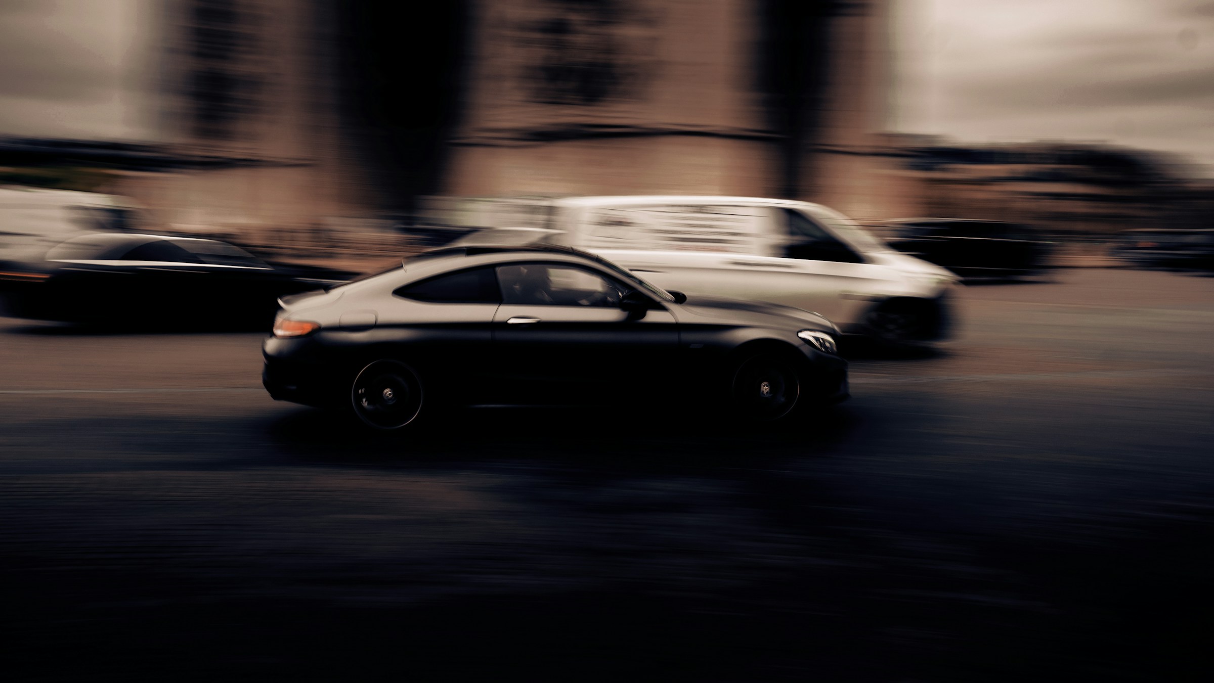 A car driving on a city street | Source: Unsplash