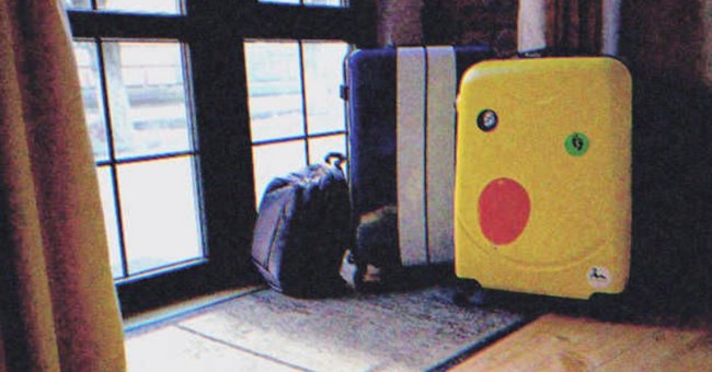 Ich wachte auf und fand meine Koffer gepackt im Flur. | Quelle: Shutterstock