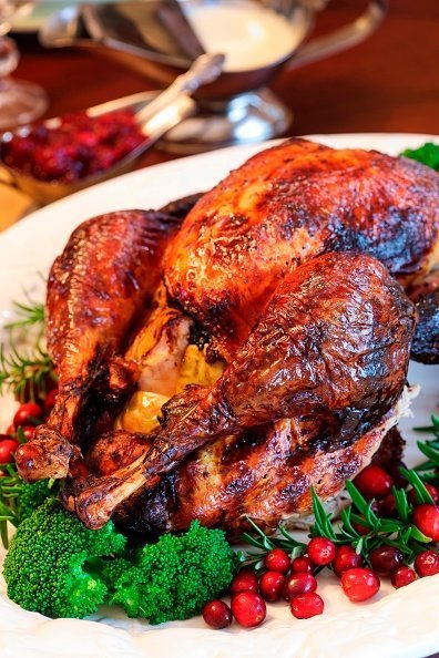 Roasted Thanksgiving Day Turkey on the holiday table | Photo: Getty Images