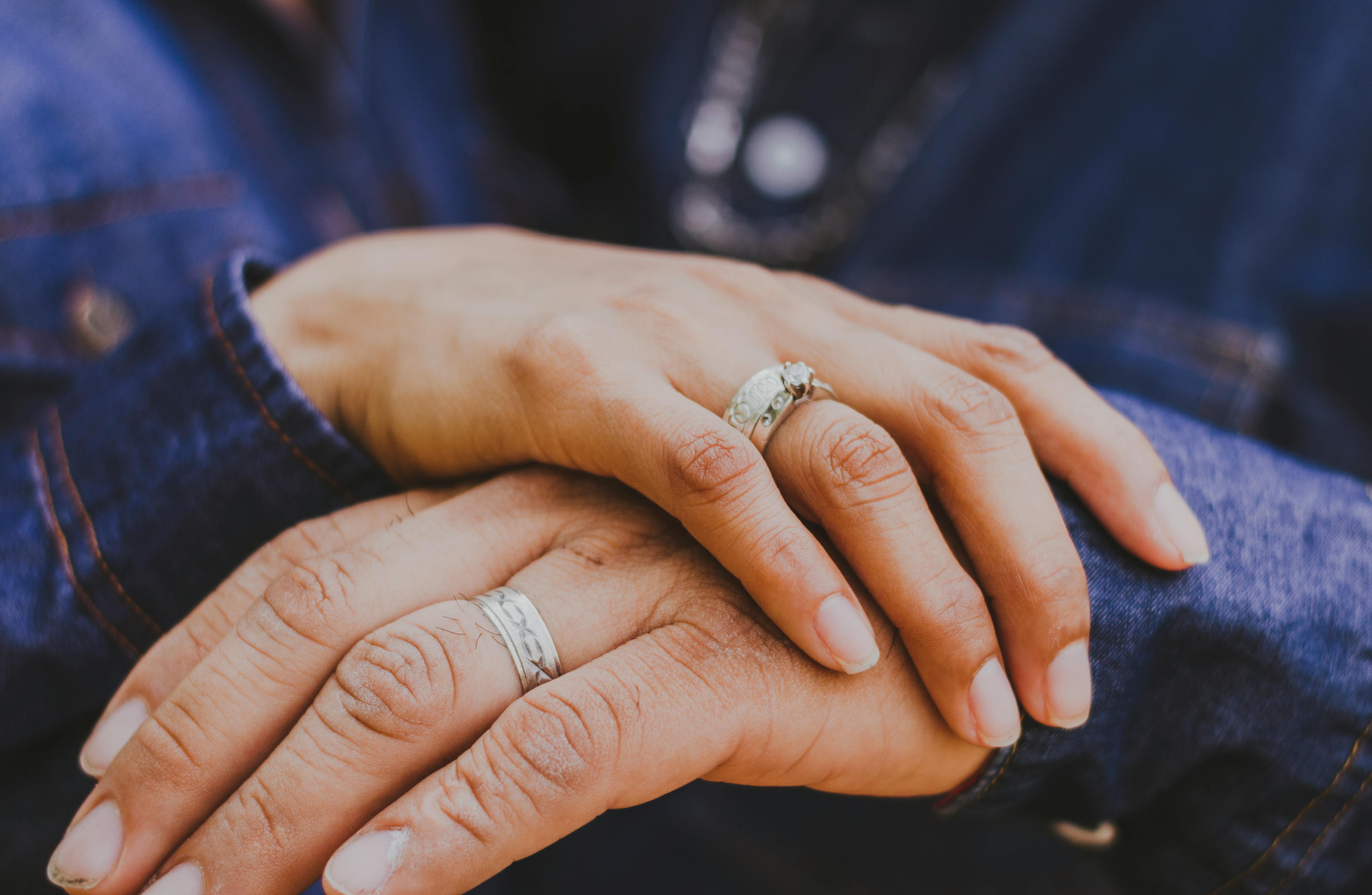 Hands showing couple rings | Source: Pexels