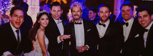 El actor junto a su esposa y otros invitados. │ Foto: Captura de Youtube/ Imagen Entretenimiento