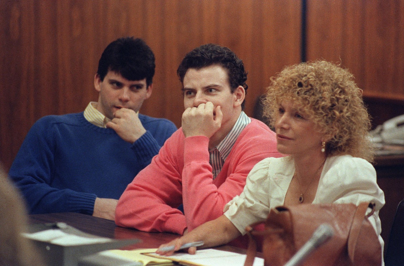 Erik and Lyle Menendez with their attorney during a pre-trial hearing on December 29, 1992, in Los Angeles, California. | Source: Getty Images