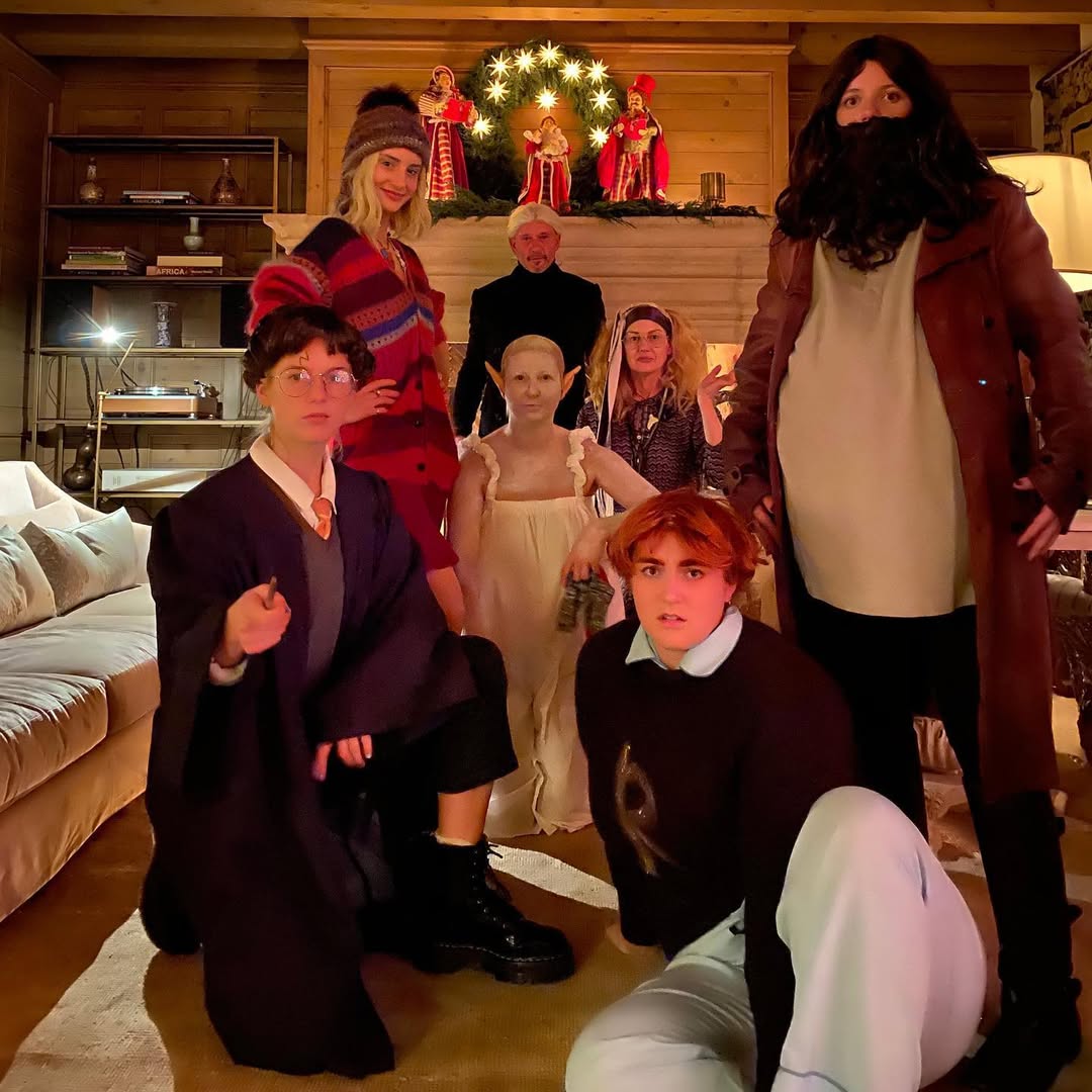 Tim McGraw and his family from a post dated December 23, 2020. | Source: Instagram/thetimmcgraw