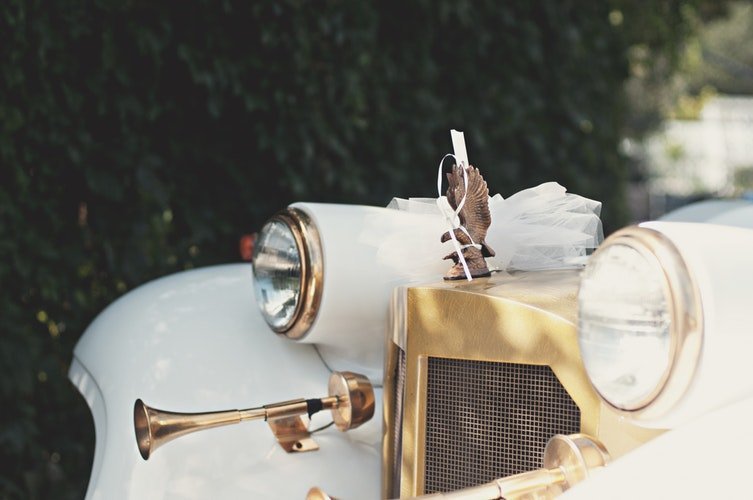 Une tête de cortège blanche | Photo / Unsplash
