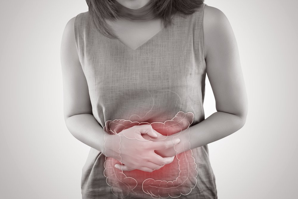 Une femme avec des problèmes intestinaux. || Photo : Shutterstock
