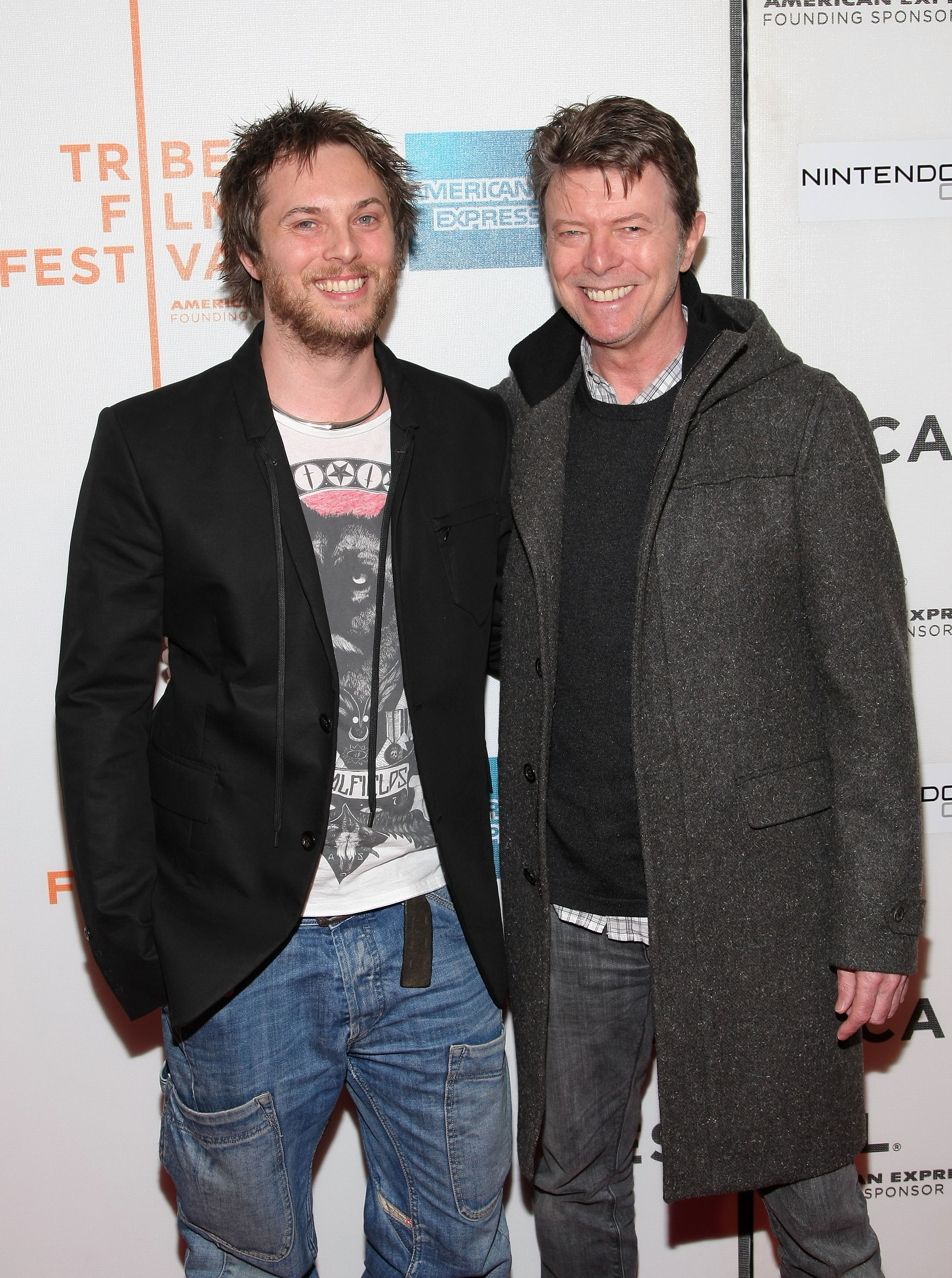 David Bowie supports his son Duncan Jones during the premiere of his film "Moon" on April 30, 2009 | Source: Getty Images