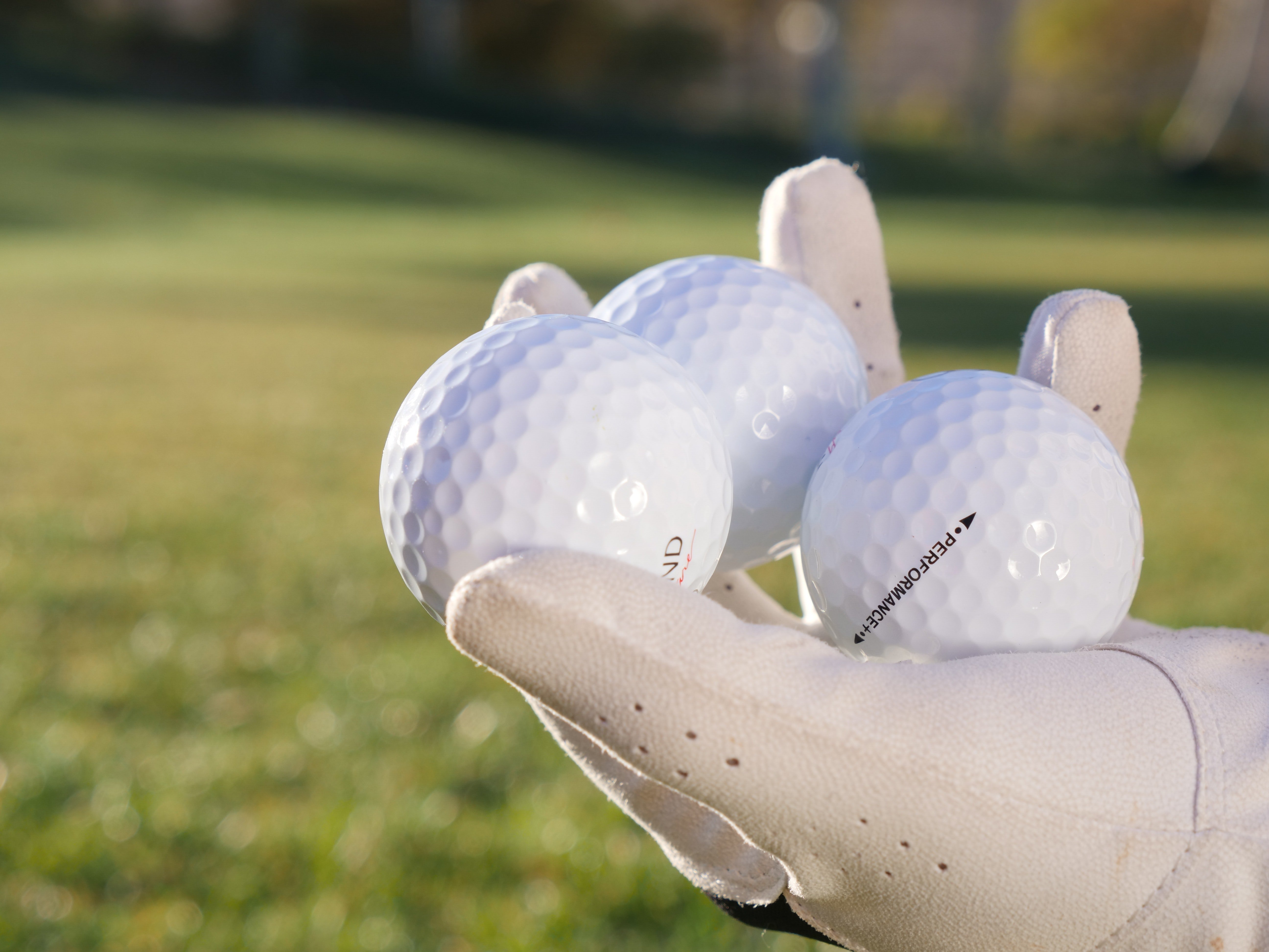 The man forgot his bag at home and didn't know what to do with the golf balls.  |  Photo: Pexels