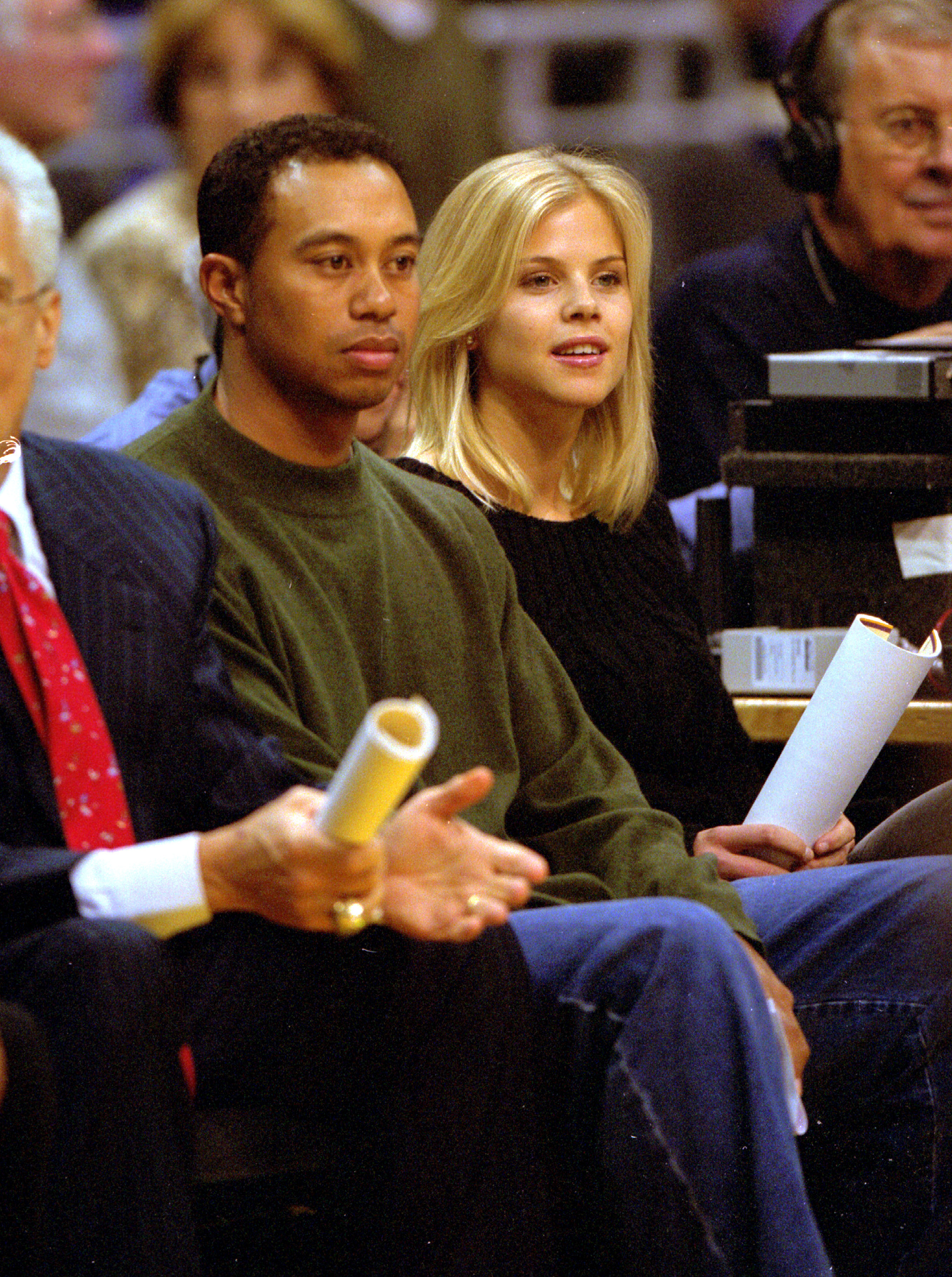 Tiger Woods and Elin Nordegren at a game between the Lakers and Rockets in 2003. | Source: Getty Images