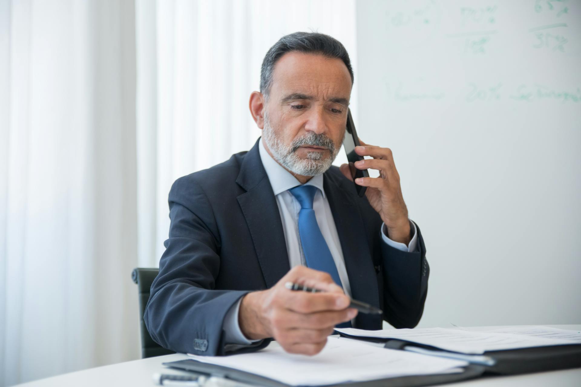 A man talking on the phone | Source: Pexels