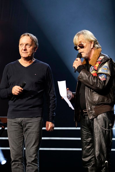 Renaud Sechan et son frère jumeau David Sechan assistent au "Grand Prix de la Sacem 2018" à la Salle Pleyel le 10 décembre 2018 à Paris, France. | Photo : Getty Images