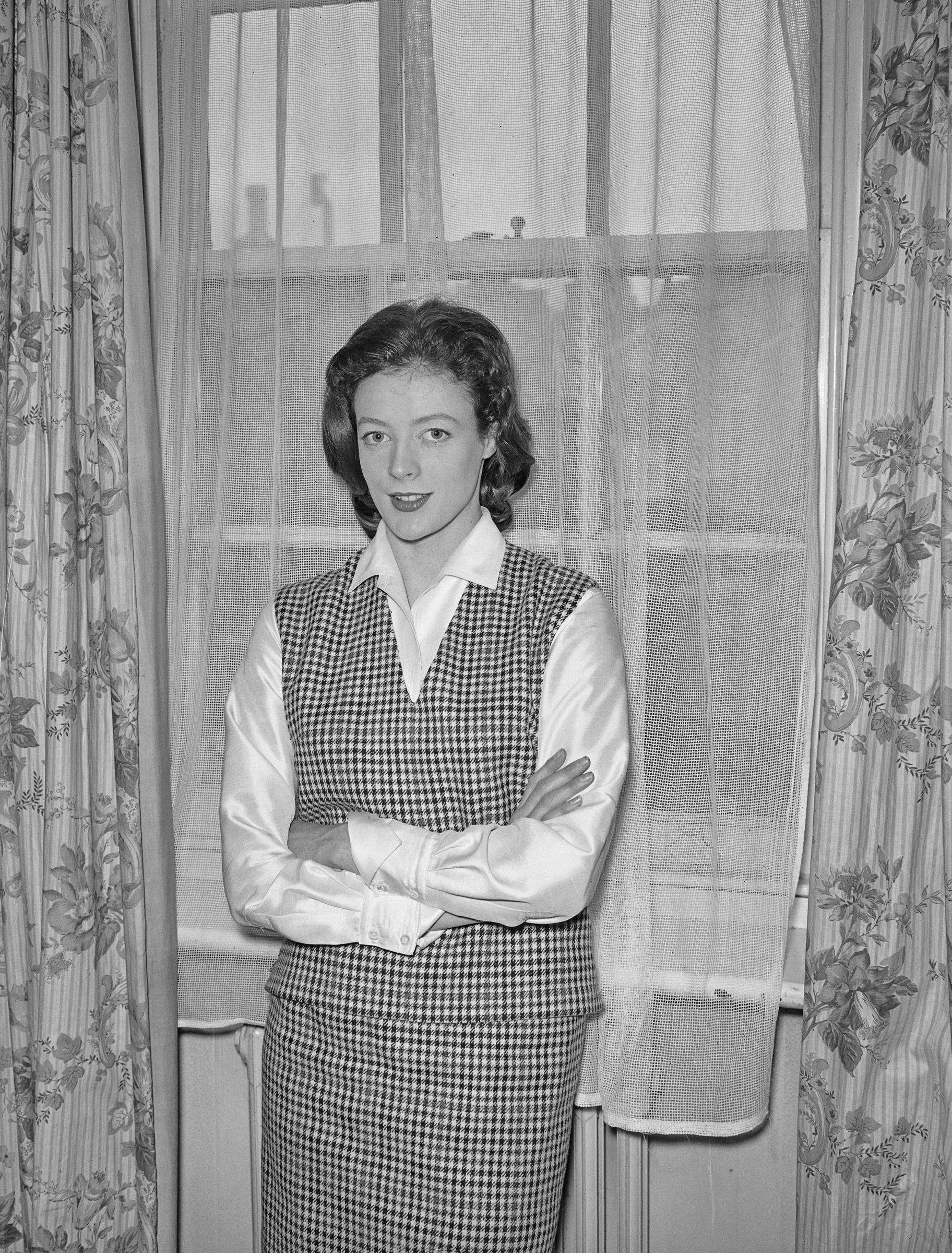 Maggie Smith pictured on the set of the play "What Every Woman Knows" in 1960 | Source: Getty Images