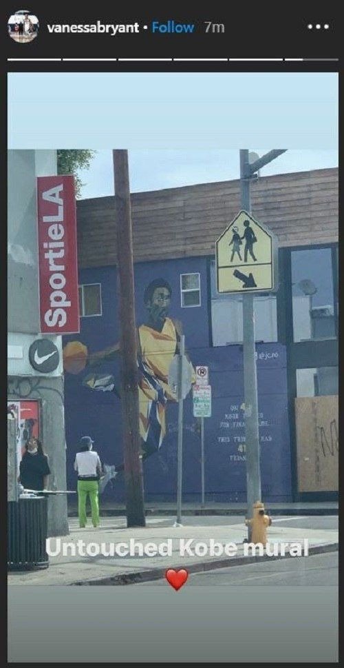 Une fresque intacte de Kobe Bryant au milieu des protestations de George Floyd | Instagram/@vanessabryant Une fresque intacte de Kobe Bryant au milieu des protestations de George Floyd | Instagram/@vanessabryant