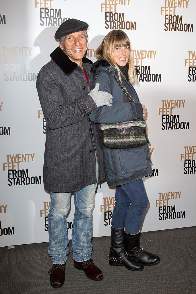 Nagui et son épouse Mélanie Page assistent à la première parisienne de'Twenty feet from stardom' au cinéma UGC Normandie le 18 novembre 2013 à Paris, France | Source : Getty Images.