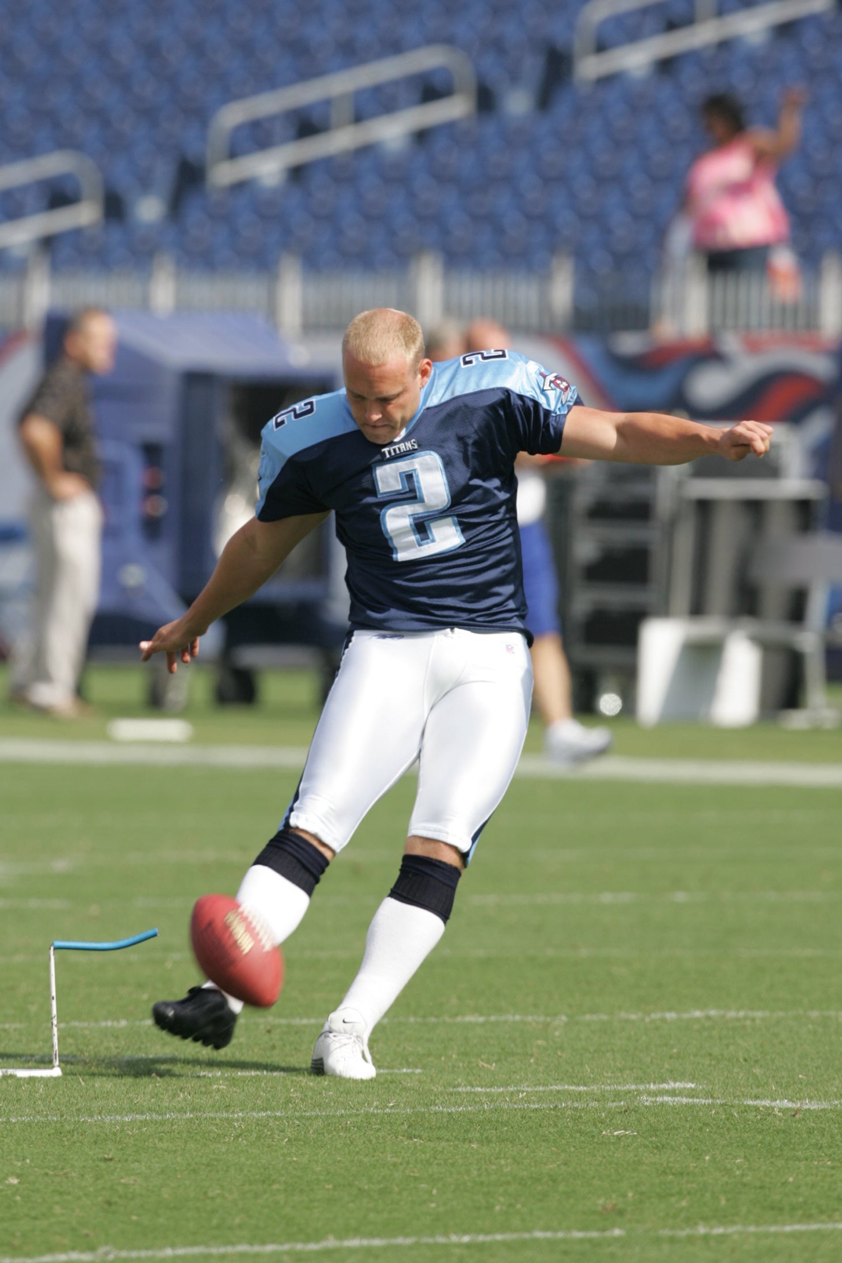 Rob Bironas of the Tennessee Titans participates in warm-ups before a game against the Baltimore Ravens at the LP Field in Nashville, Tennessee on September 18, 2005 | Source: Getty Images