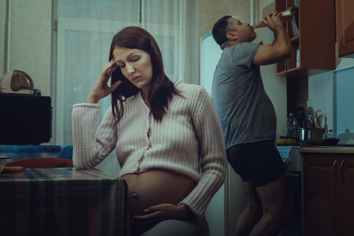 A pregnant woman is upset by her husband drinking alcohol. | Source: Shutterstock.