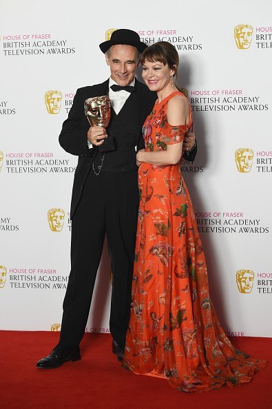 Mark Rylance, winner of the Leading Actor award for 'Wolf Hall' and Helen McCrory, at the House Of Fraser British Academy Television Awards 2016 | Photo: Getty Images