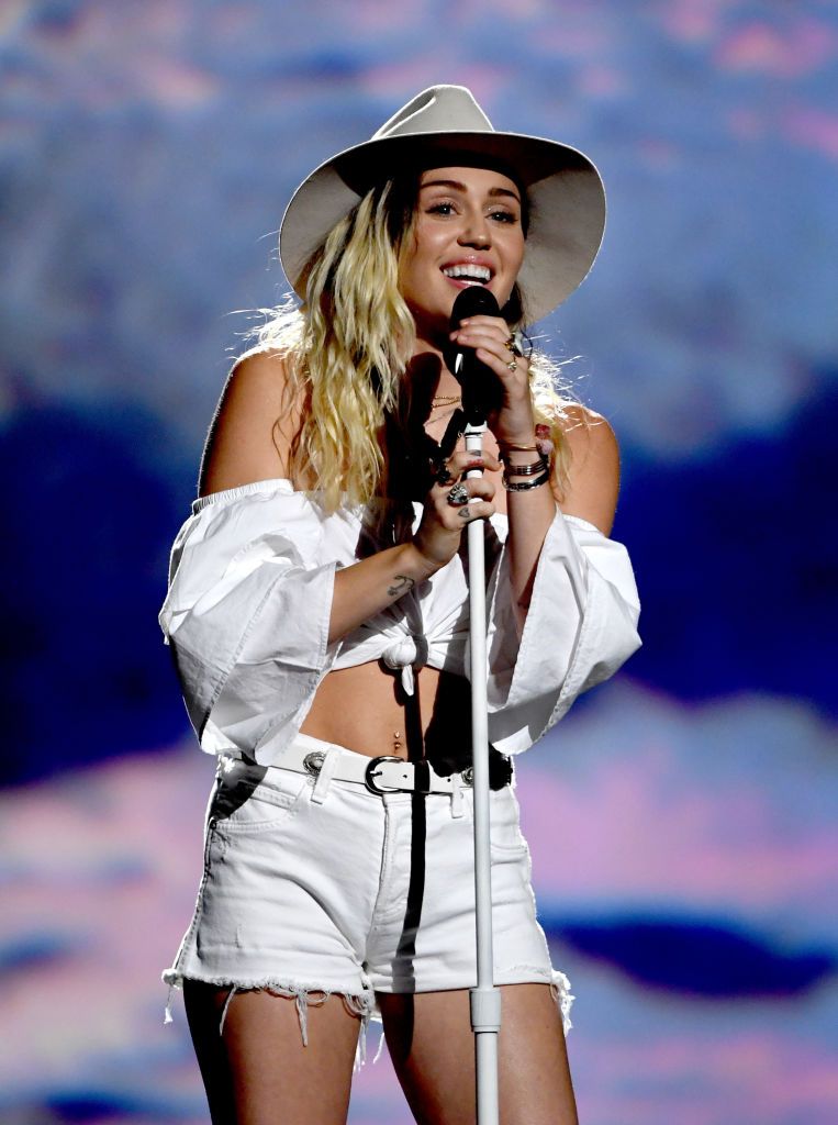 Miley Cyrus performs onstage during the Billboard Music Awards at T-Mobile Arena on May 21, 2017, in Las Vegas, Nevada | Photo: Ethan Miller/Getty Images