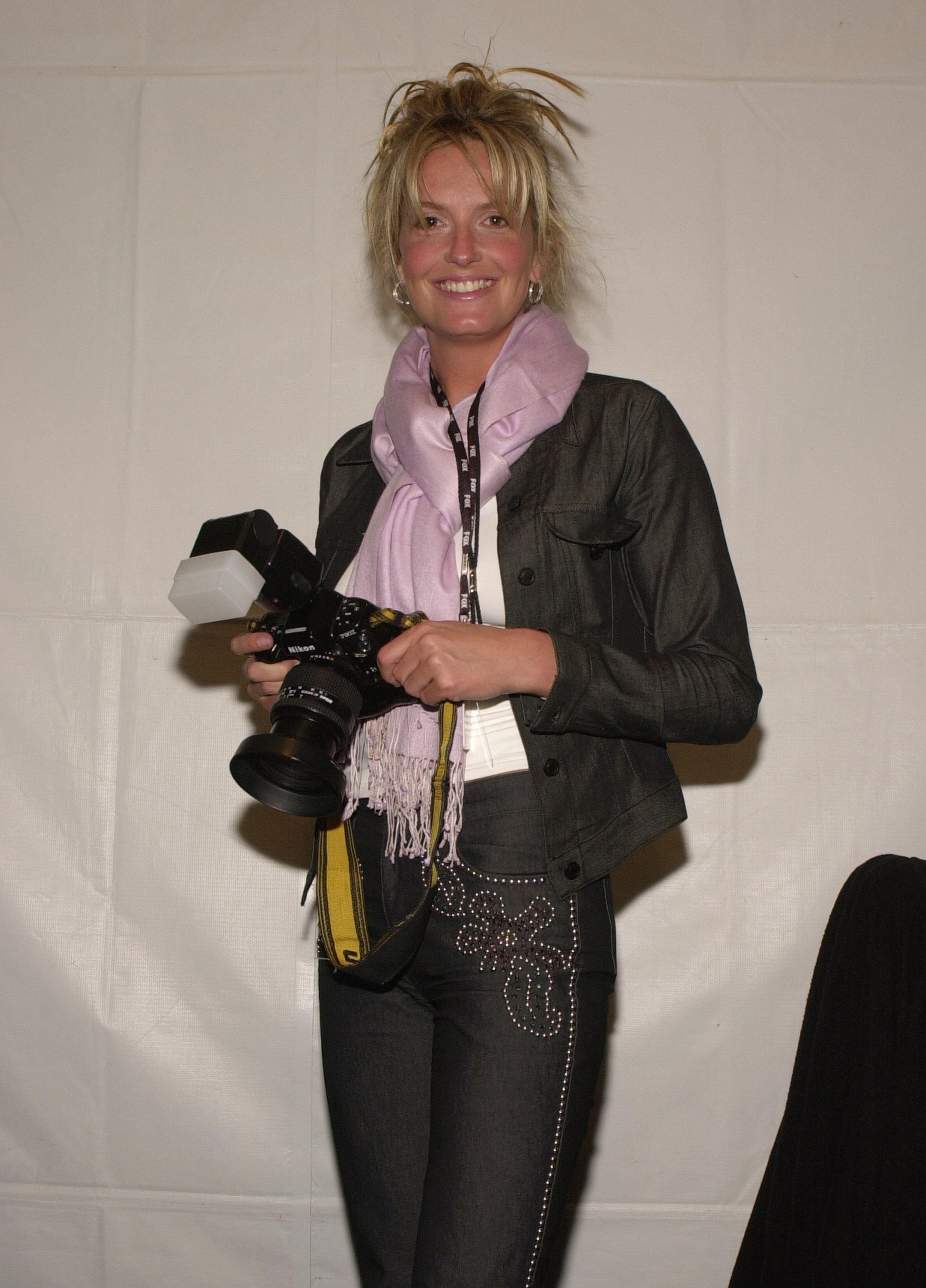 Penny Lancaster poses as a member of the press and photographs Rod Stewart in the press room at the 3rd Annual TV Guide Awards at the Shrine Auditorium on 24 February 2001 in Los Angeles, California. | Source: Getty Images