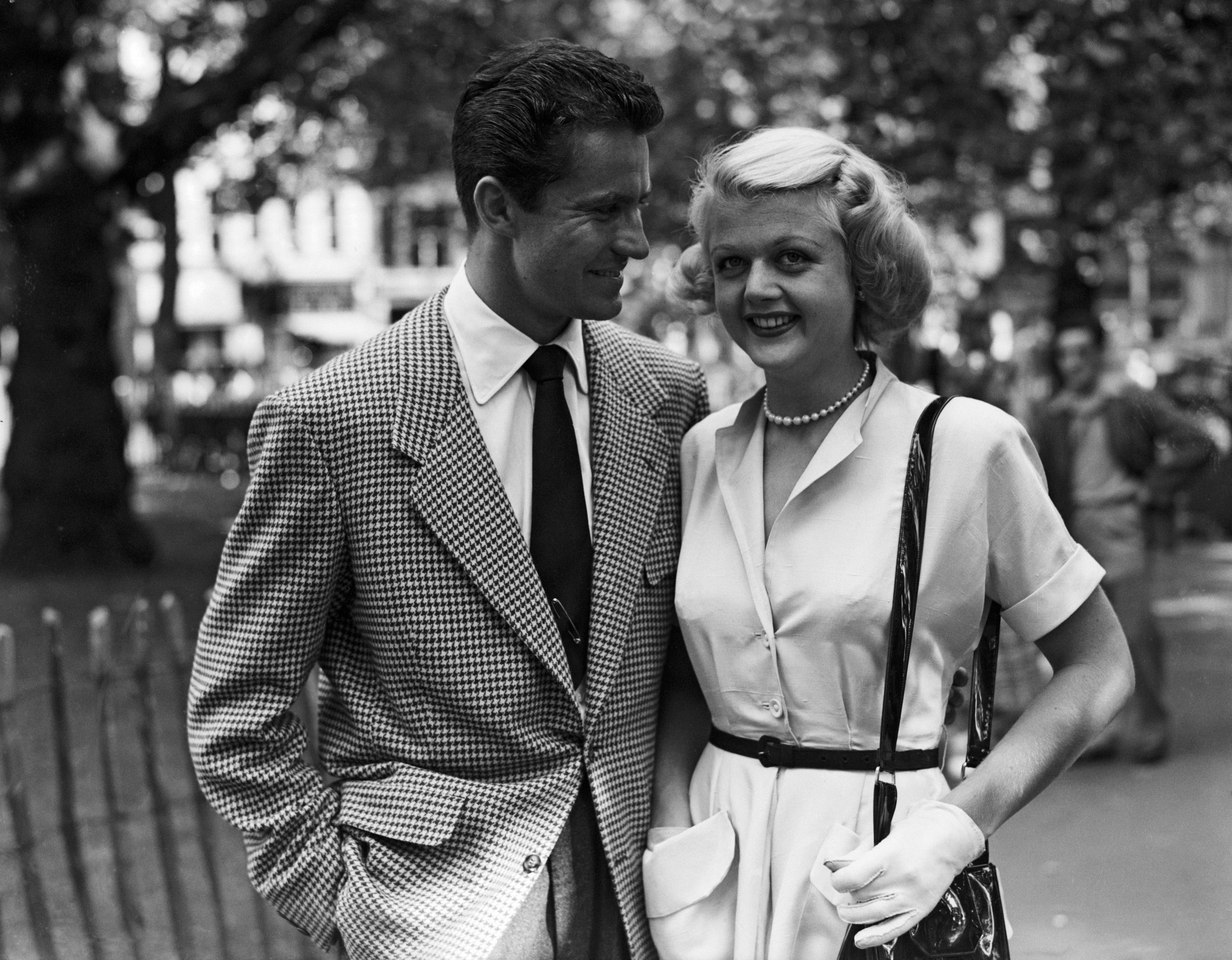 Angela Lanbury and her husband Peter Shaw on their wedding day in London 1949. | Source: Getty Images