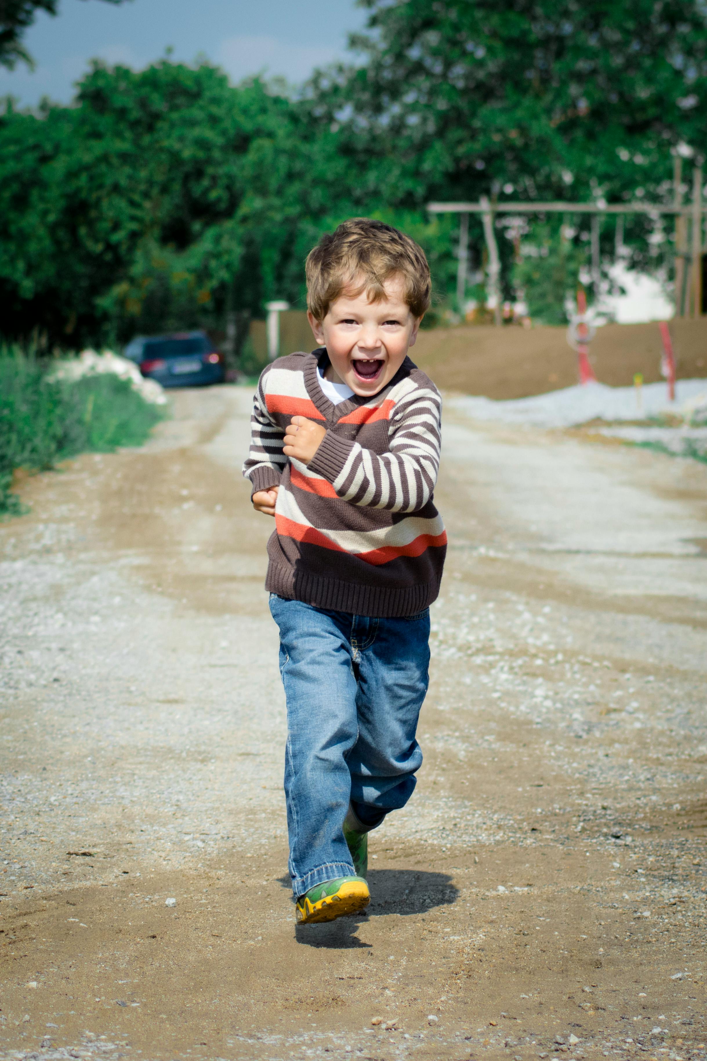 Happy boy runs outside | Source: Pexels