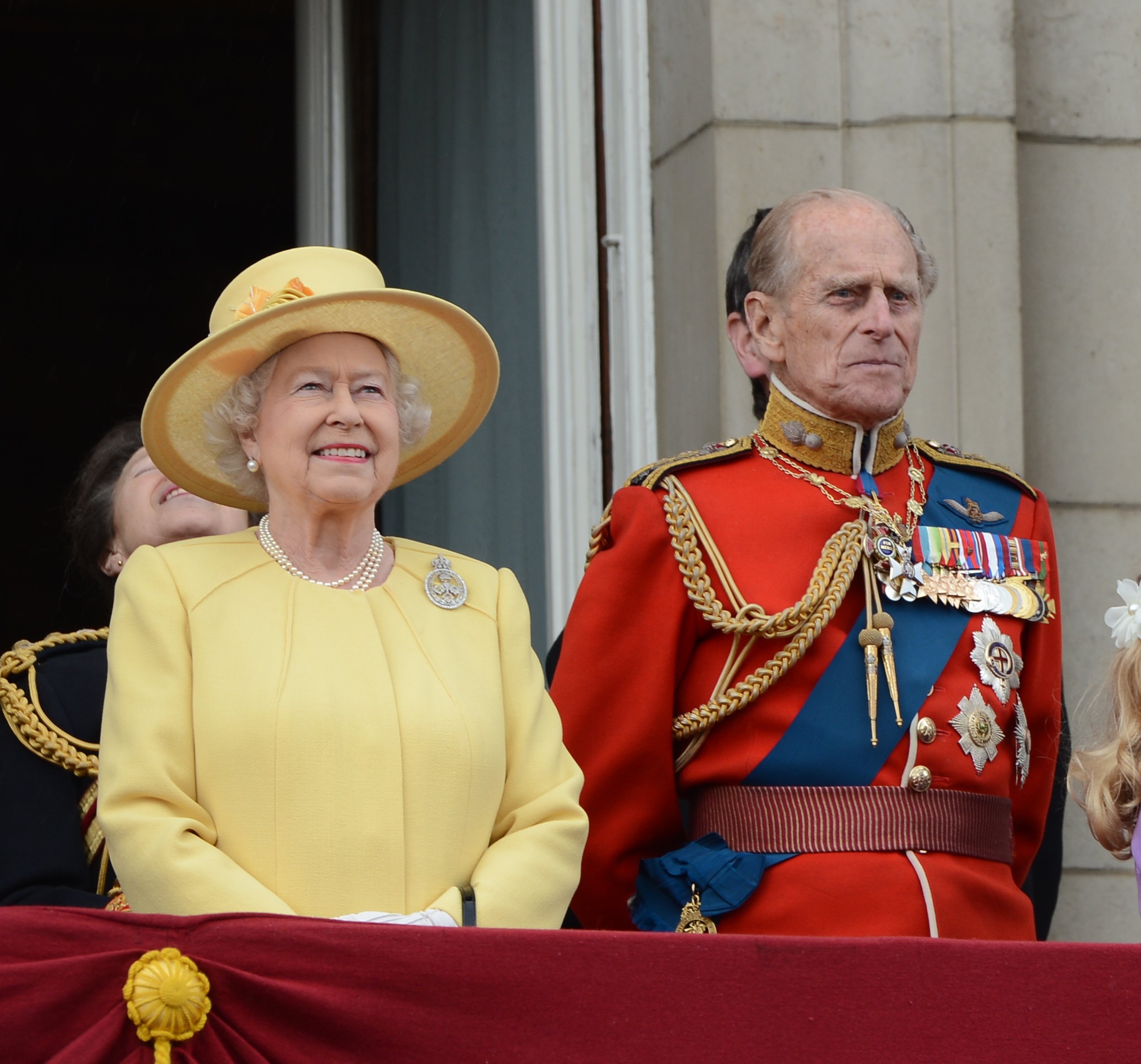 Königin Elizabeth II. und der Herzog von Edinburgh nehmen am 16. Juni 2012 an der Trooping Of The Colour bei der Horse Guards Parade in London teil. | Quelle: Shutterstock
