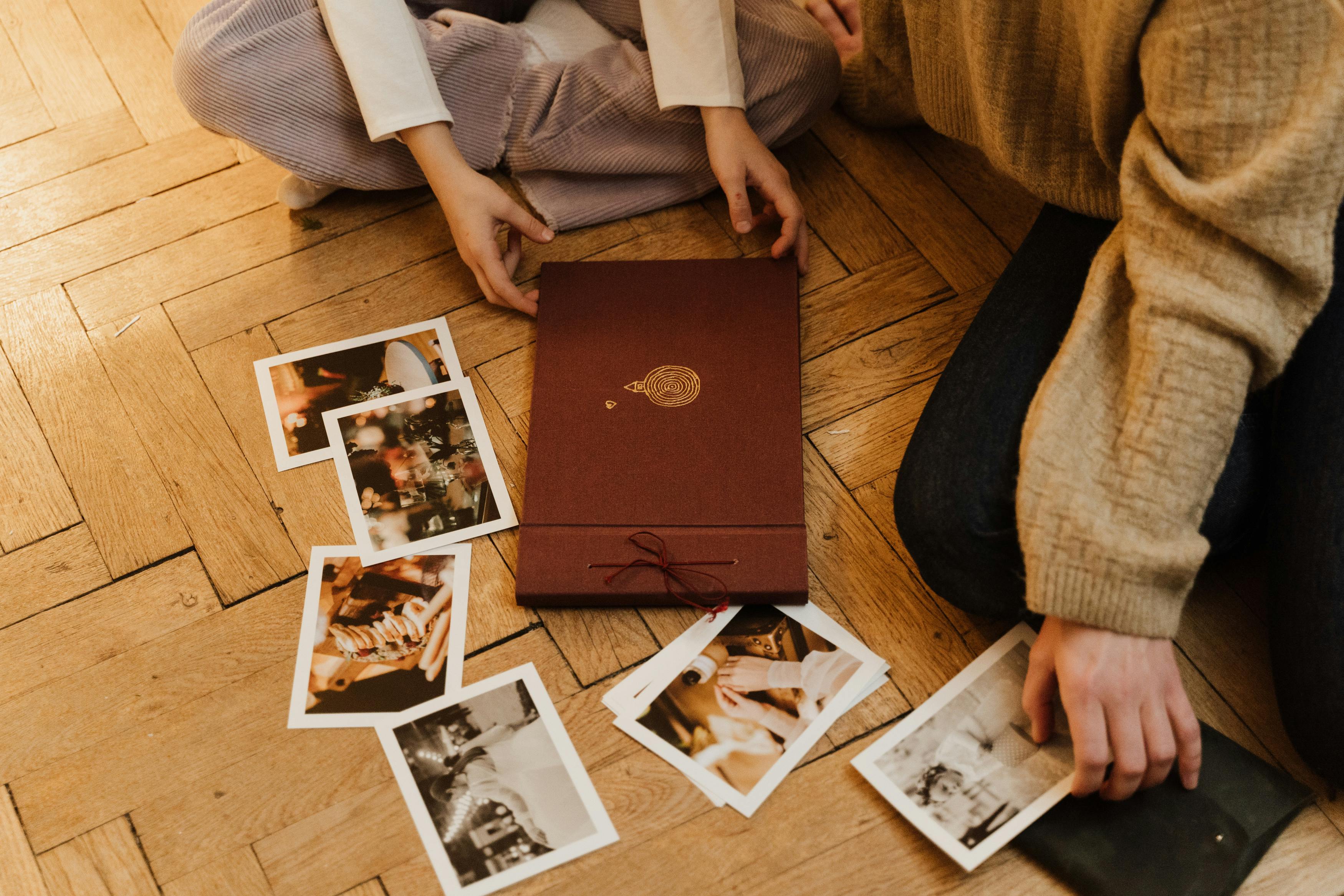 A couple sorting out family photos | Source: Pexels