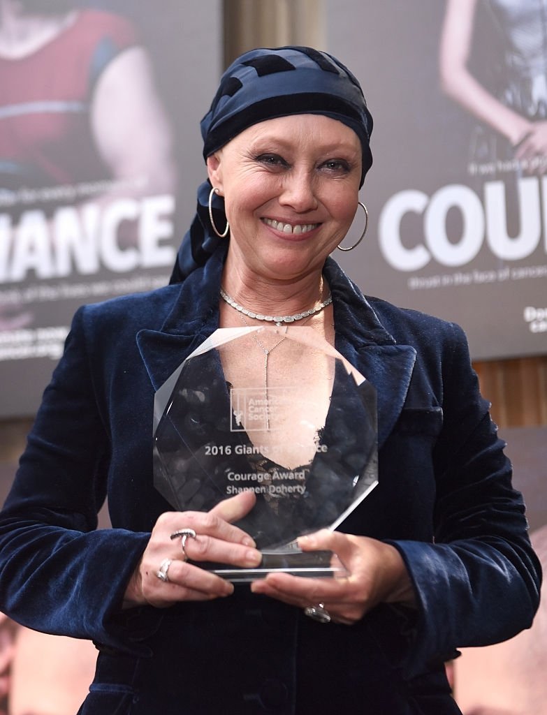 LOS ANGELES, CA - 05 NOVEMBRE : Shannen Doherty assiste au gala de l'American Cancer Society's Giants of Science Los Angeles, le 5 novembre 2016 à Los Angeles, en Californie.| Photo : Getty Images
