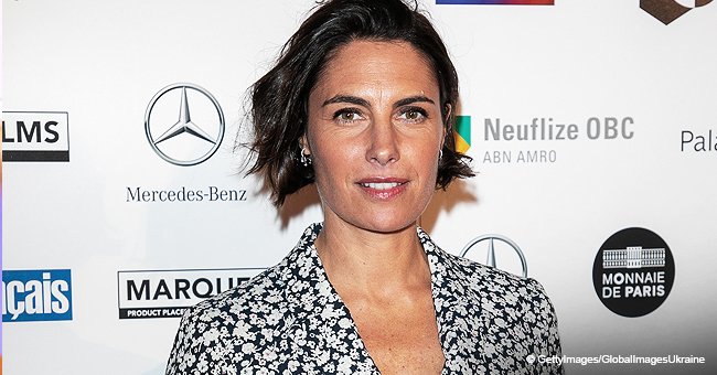 La tenue fleurie d'Alessandra Sublet est fortement critiquée et comparée à un pyjama