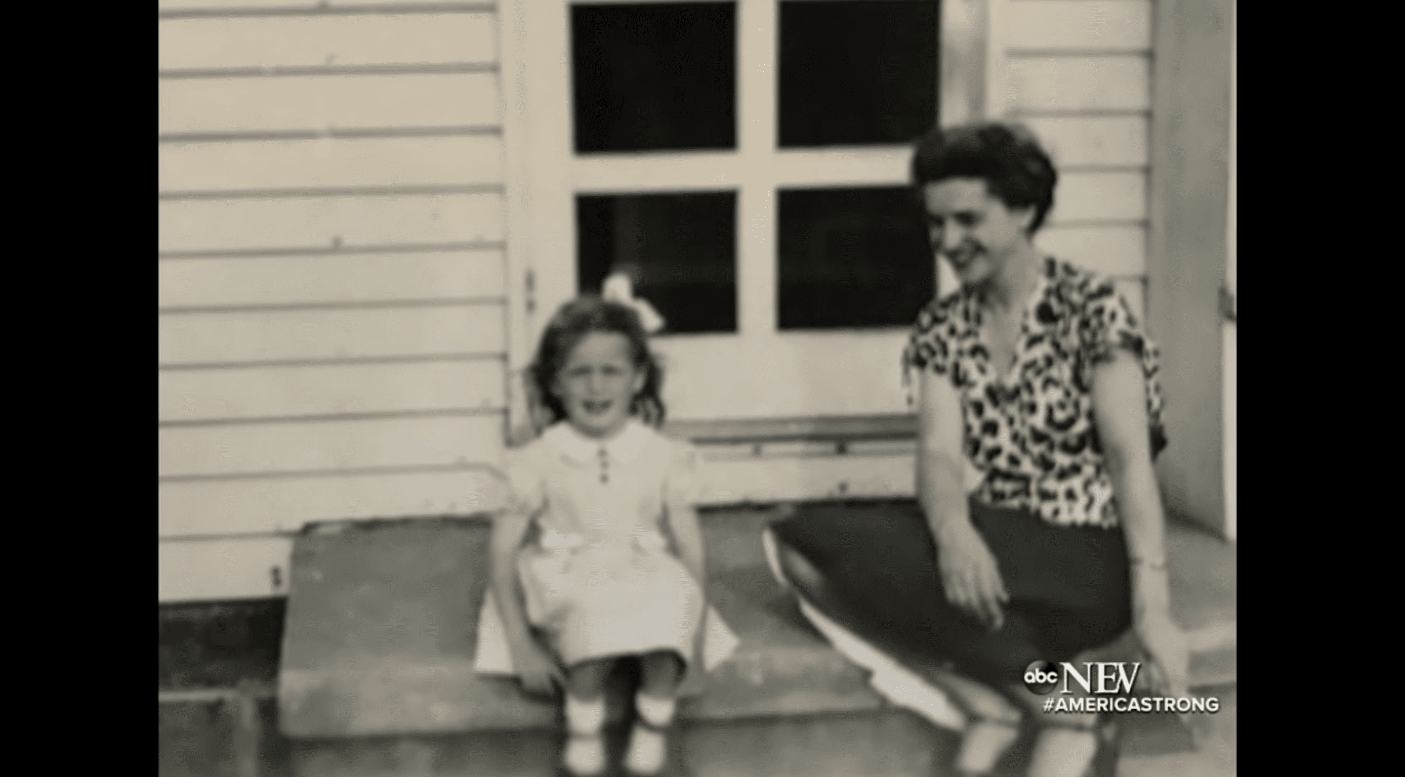 Jackie Murphy pictured as a little girl with her mother. | Source: YouTube.com/ABCNews