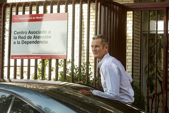 226/5000 El cuñado del rey Felipe, Iñaki Urdangarin, es visto llegando a la casa de Don Orione en Pozuelo desde la prisión para ser voluntario el 19 de septiembre de 2019 en Madrid, España. | Foto: Getty Images