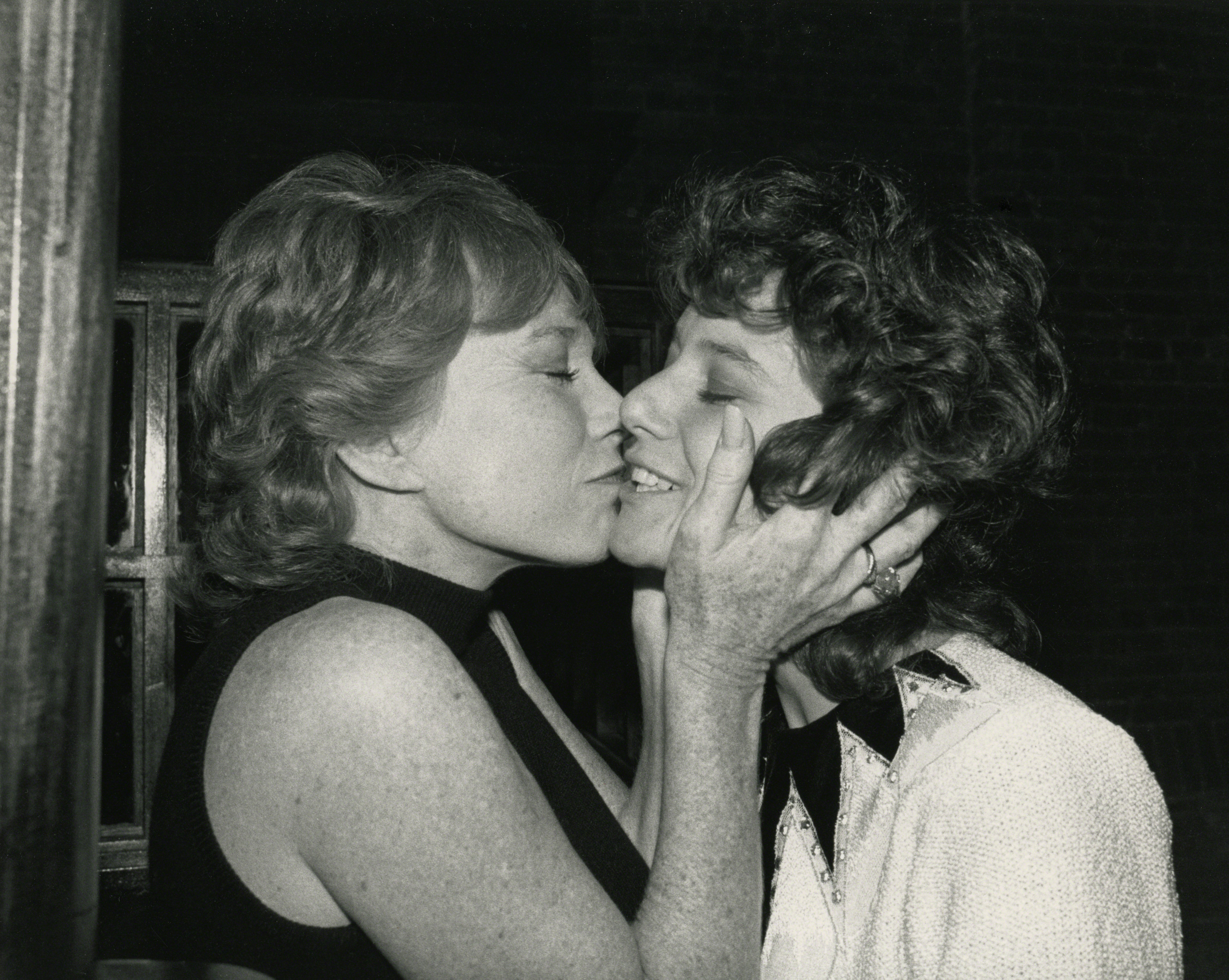  Shirley MacLaine and Debra Winger circa 1983 in New York City | Source: Getty Images