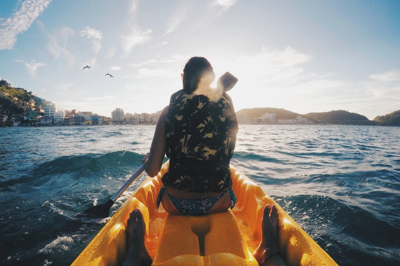 Photo of a man kayaking | Photo:  Pexels