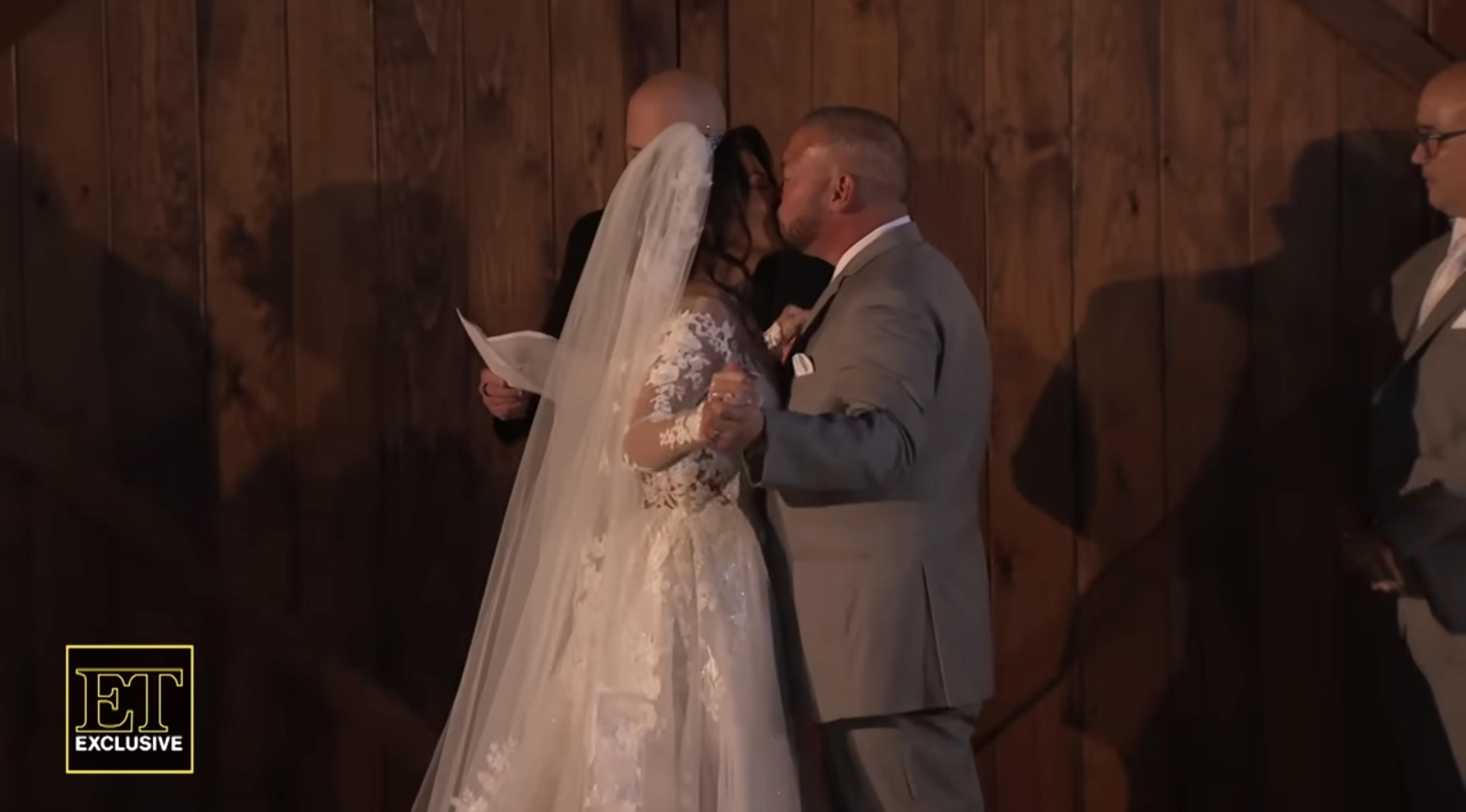 Jon Gosselin and Stephanie Lebo seal their vows with a kiss, as guests and groomsmen look on during the ceremony, posted on November 24, 2025 | Source: YouTube/EntertainmentTonight