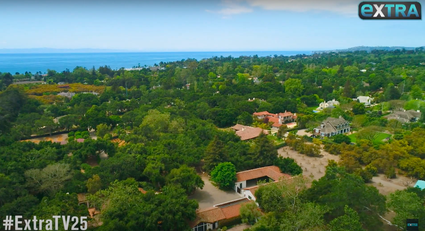 An aerial view of the area in Montecito, California where Jeff Bridges' former home is located, posted on August 17, 2019 | Source: YouTube/extratv