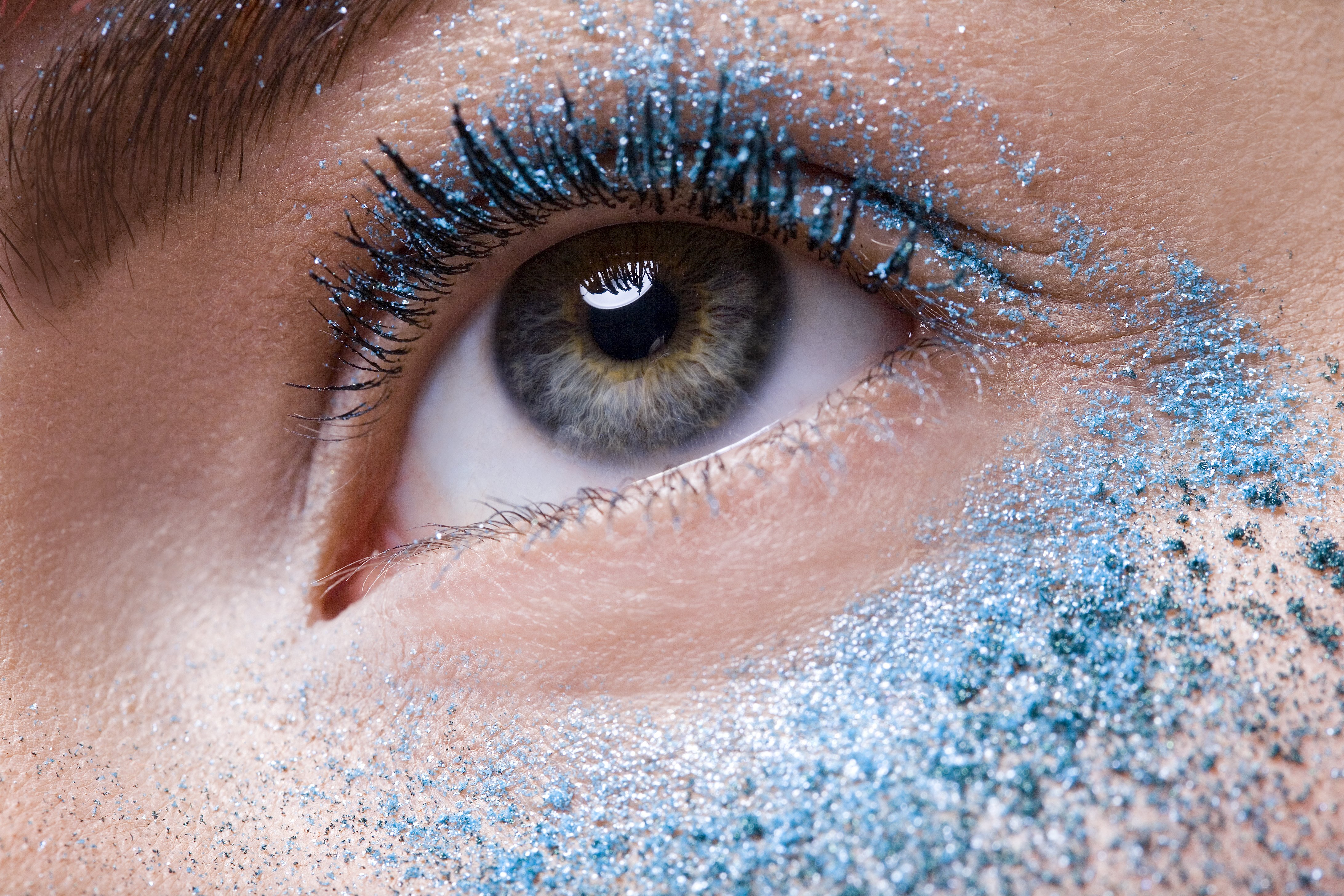 Blue eyeshadow | Shutterstock 
