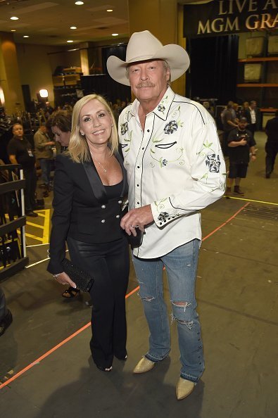 Denise Jackson and Alan Jackson at MGM Grand Garden Arena on April 15, 2018 in Las Vegas, Nevada. | Photo: Getty Images