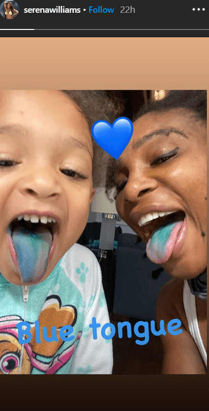 Serena Williams and her daughter Olympia sticking their blue tongues out. | Photo: Instagram/Serenawilliams