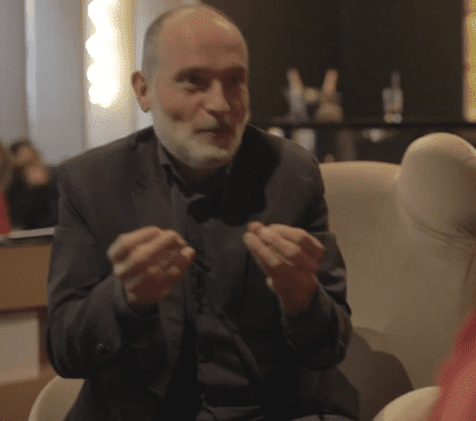 Bruno, le médium, durant son entretien avec Laurence Boccolini pour Télé Star. | dailymotion/TéléStar