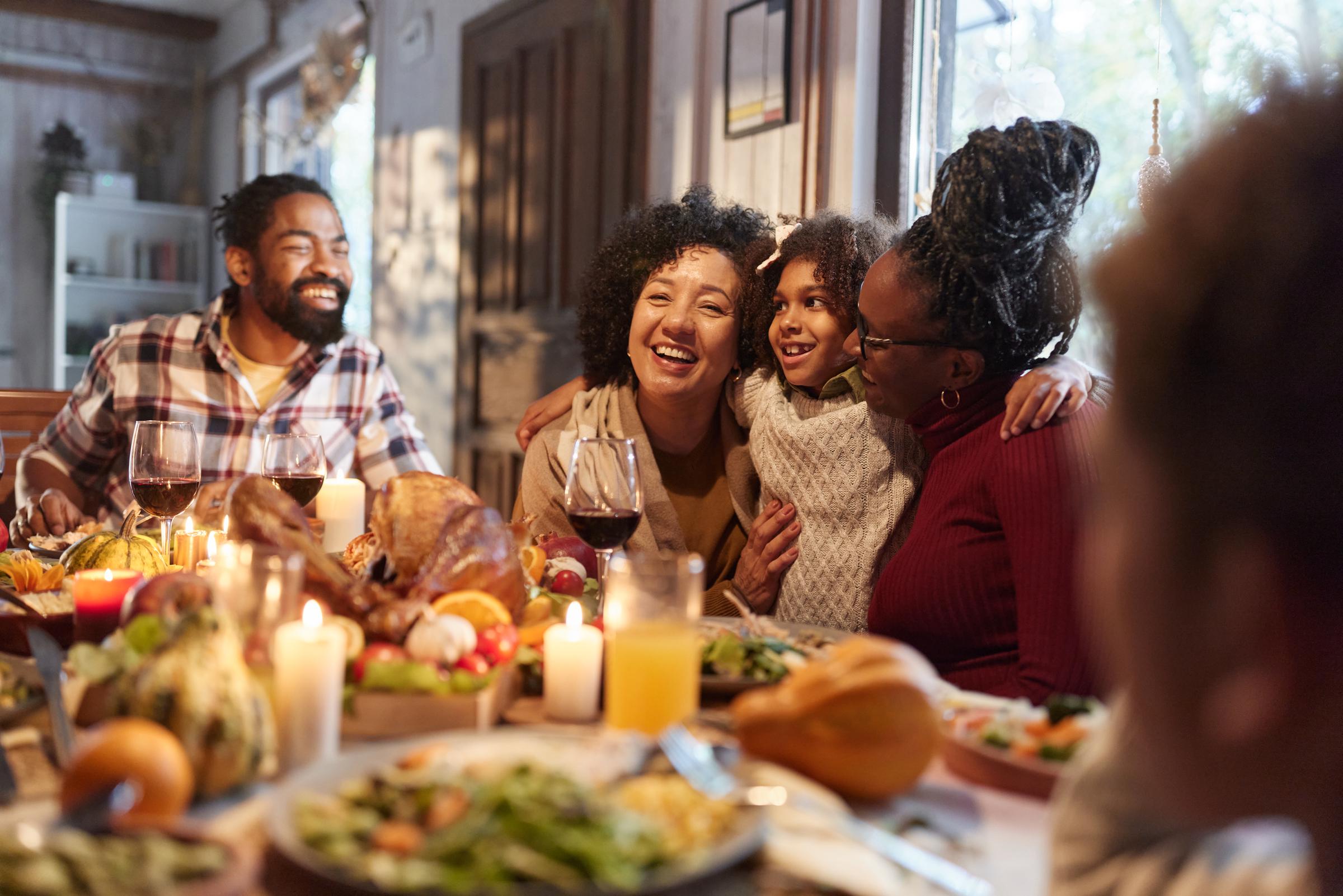 A family enjoying Thanksgiving dinner | Source: Getty Images