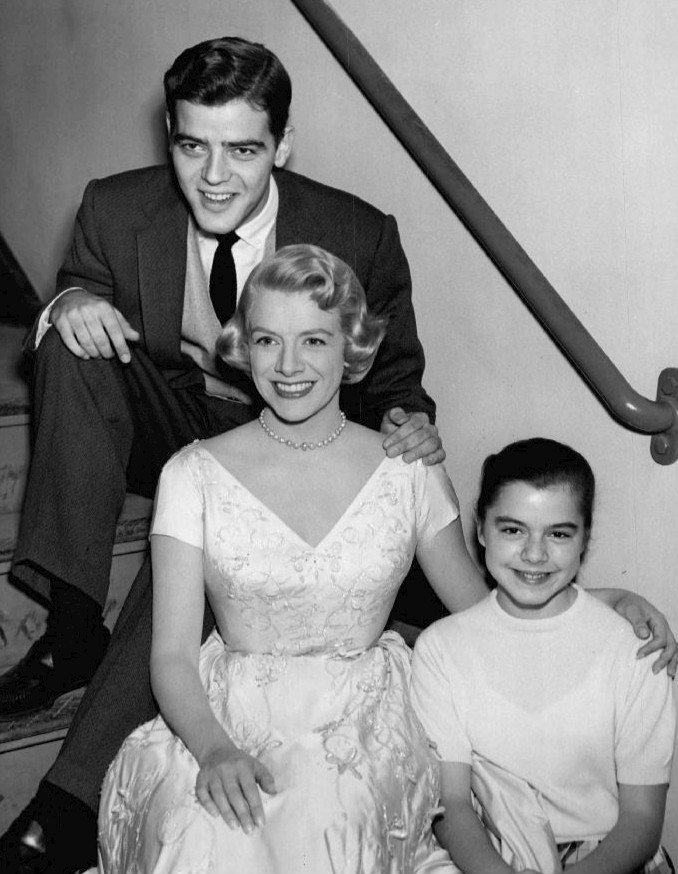 Photo of Nick, Rosemary and Gail Clooney from Rosemary's television program "The Lux Show," circa 1950s | Photo: Wikimedia Commons