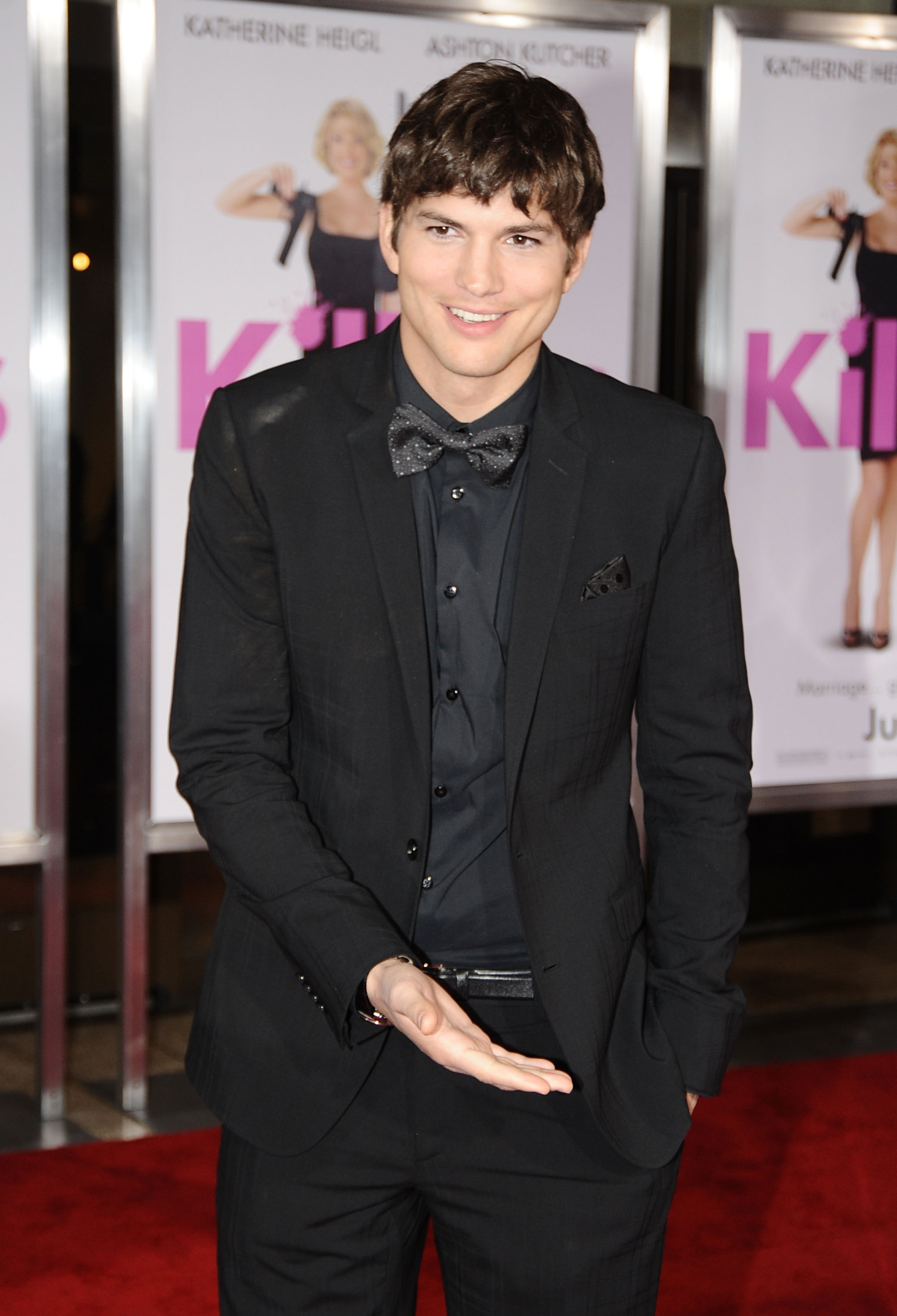 Ashton Kutcher arrives at the premiere of "Killers" held in Hollywood, California, on June 1, 2010. | Source: Getty Images